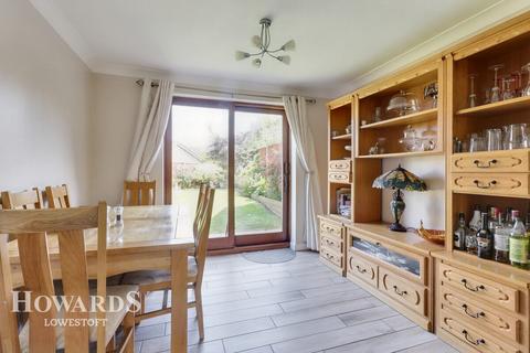 5 Airedale, Carlton Colville, Lowestoft, NR33 8TJ