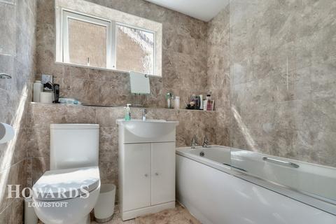 5 Airedale, Carlton Colville, Lowestoft, NR33 8TJ