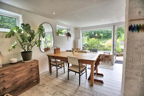 53 Blakelow Road, Macclesfield, SK11 7ED