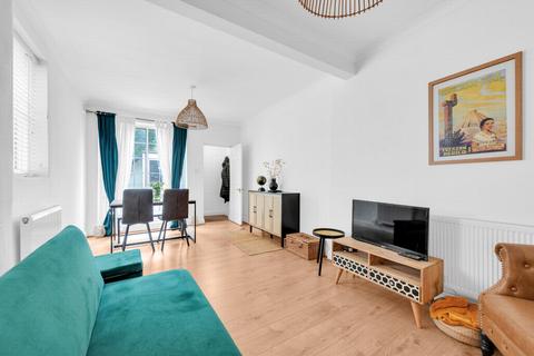 1 bedroom flat for sale, Frobisher Court, Old Woolwich Road, Greenwich, SE10