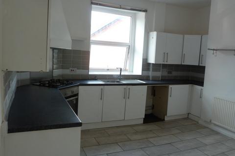 2 bedroom terraced house to rent, Mottram Road, Stalybridge