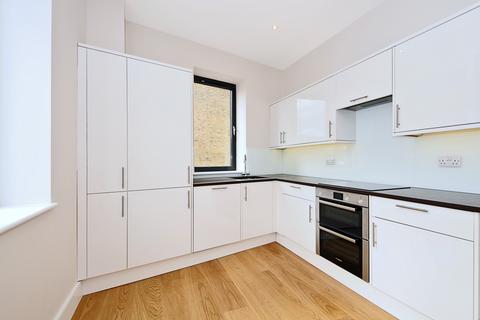 2 bedroom flat to rent, Askew Road Shepherds Bush W12