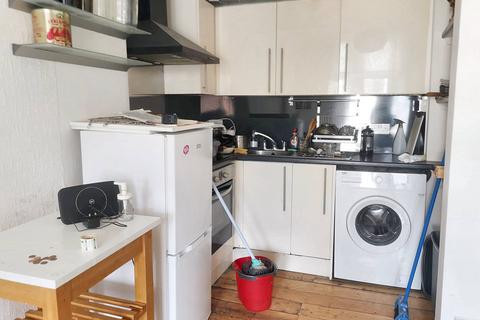 2 bedroom flat to rent, Allison Street, Glasgow G42