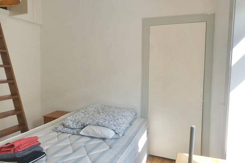 2 bedroom flat to rent, Allison Street, Glasgow G42