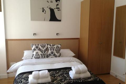 Studio to rent, Fulham Palace Road, Hammersmith, London W6