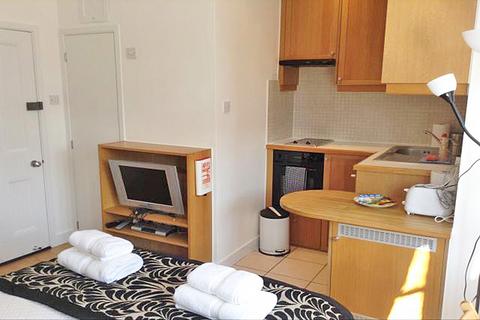 Studio to rent, Fulham Palace Road, Hammersmith, London W6