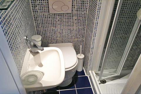 Studio to rent, Fulham Palace Road, Hammersmith, London W6