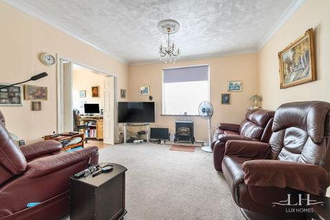 3 bedroom detached bungalow for sale, Ardleigh Close, Hornchurch