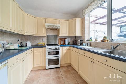 12 Ardleigh Close, Hornchurch, RM11 2SS