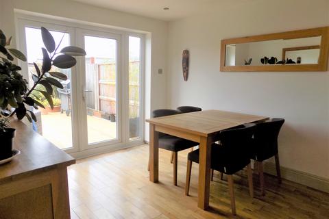3 bedroom detached house to rent, Abbey Rd, Bingham, NG13