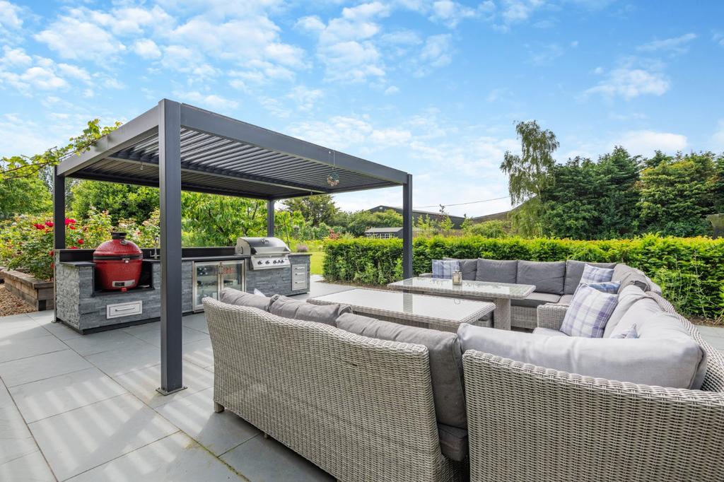 Outdoor Kitchen