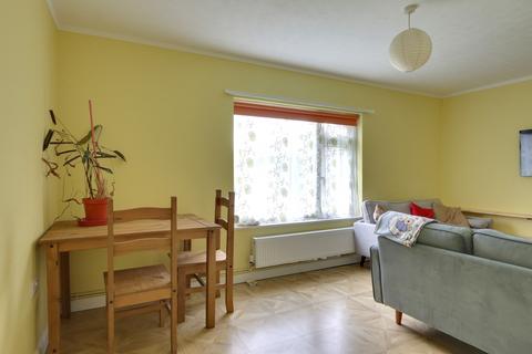 2 bedroom flat to rent, Lindsey Avenue, Holgate, York, YO26