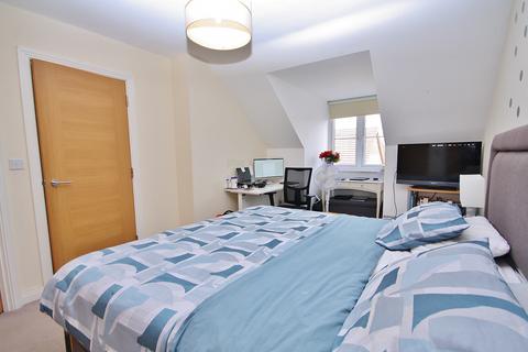 4 bedroom detached house to rent, Brookwood Farm Drive, Knaphill, Woking, Surrey, GU21