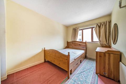 2 bedroom flat for sale, Perivale Lane, Ealing, Greenford, UB6