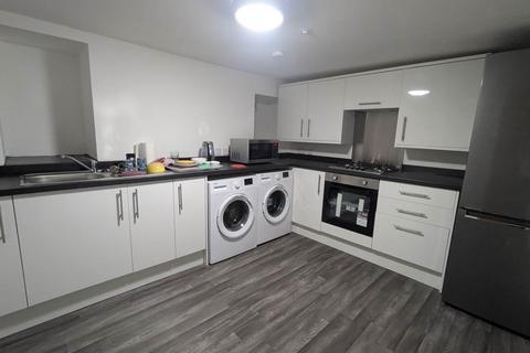 4 bedroom flat to rent, 22 New Inn Entry, ,