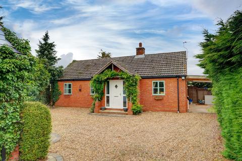 3 bedroom detached bungalow for sale, Boat Lane, Offenham, WR11