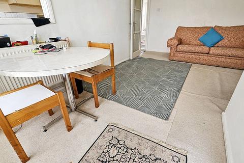 1 bedroom flat for sale, Elmwood Crescent, London NW9