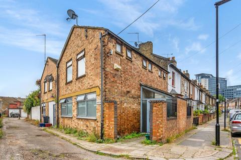 1 Barrow Walk, Brentford, TW8 0RA