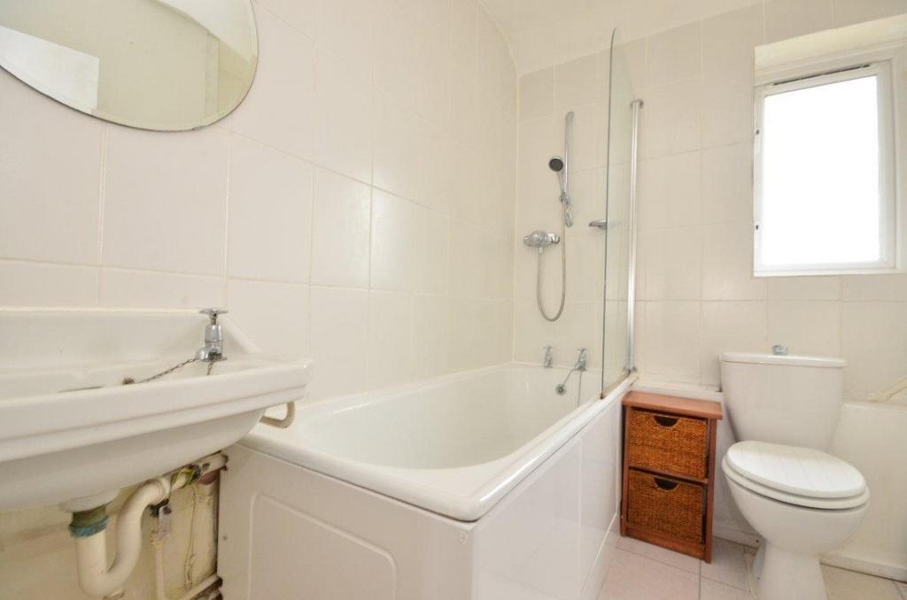 56 cordelia bathroom