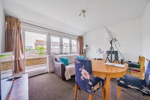2 bedroom flat to rent, Cronin Street, Peckham, London, SE15