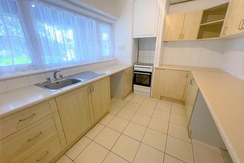 3 bedroom flat to rent, Forest Hills Drive, Southampton SO18