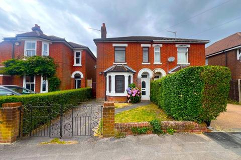 3 bedroom semi-detached house to rent, Chatsworth Road, Southampton SO19