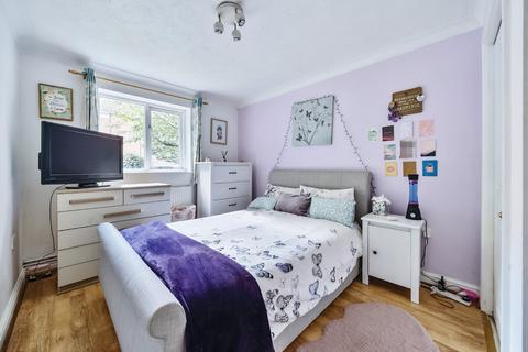 1 bedroom flat for sale, Leigh Road, Hampshire SO50