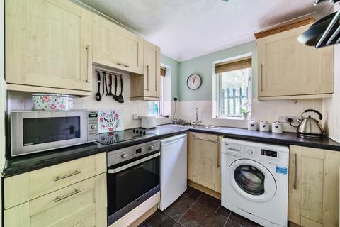 1 bedroom flat for sale, Leigh Road, Hampshire SO50