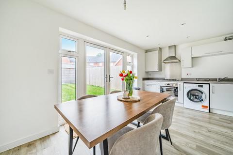 3 bedroom terraced house for sale, Wren Grove, Hampshire PO9