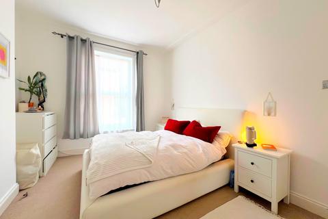 2 bedroom flat for sale, Waverley Road, Hampshire PO5