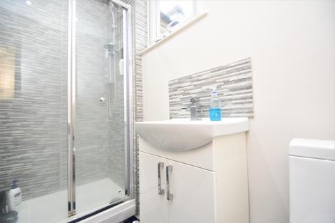 4 bedroom terraced house to rent, Northcote Road, Hampshire PO4