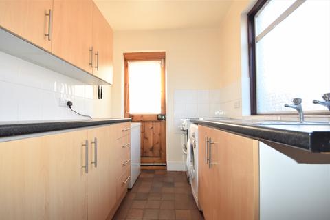 3 bedroom end of terrace house to rent, Bath Road, Southsea PO4