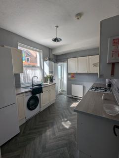 5 bedroom terraced house to rent, Fawcett Road, Southsea PO4