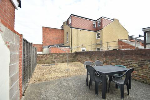 5 bedroom terraced house to rent, St. Andrews Road, Southsea PO5