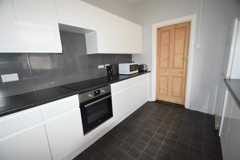 4 bedroom terraced house to rent, Playfair Road, Southsea PO5