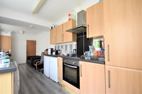 5 bedroom terraced house to rent, Jessie Road, Southsea PO4