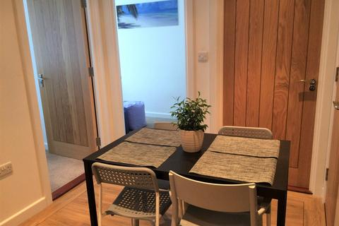 2 bedroom flat to rent, Isambard Brunel Road, Portsmouth PO1