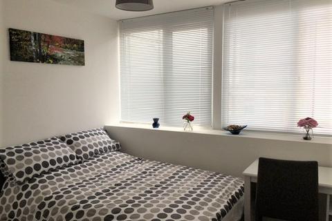 2 bedroom flat to rent, Isambard Brunel Road, Portsmouth PO1