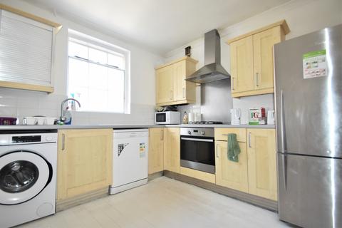 4 bedroom terraced house to rent, King Street, Southsea PO5