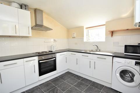 5 bedroom end of terrace house to rent, Harold Road, Southsea PO4