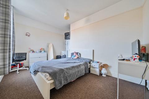 5 bedroom end of terrace house to rent, Harold Road, Southsea PO4