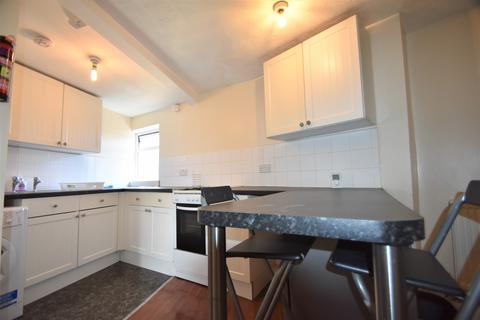 2 bedroom flat to rent, Queen Street, Portsmouth PO1