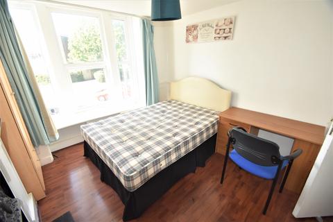 2 bedroom flat to rent, Queen Street, Portsmouth PO1