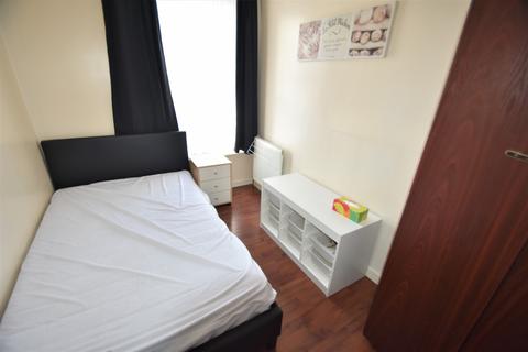 2 bedroom flat to rent, Queen Street, Portsmouth PO1