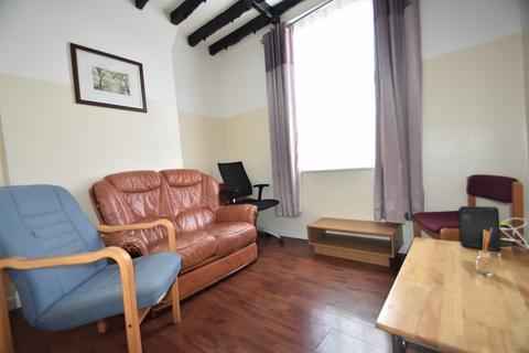 2 bedroom flat to rent, Queen Street, Portsmouth PO1