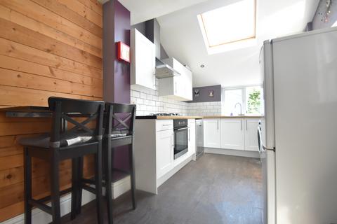 5 bedroom terraced house to rent, Telephone Road, Southsea PO4