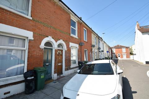 3 bedroom terraced house to rent, Lawson Road, Southsea PO5