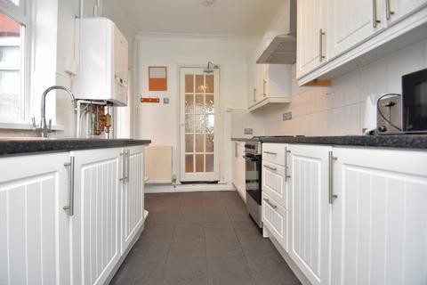 3 bedroom terraced house to rent, Lawson Road, Southsea PO5