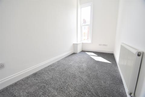 2 bedroom flat to rent, Victoria Road South, Southsea PO5