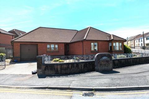 2 bedroom detached house to rent, 2 Morlais Road Llangennech Llanelli